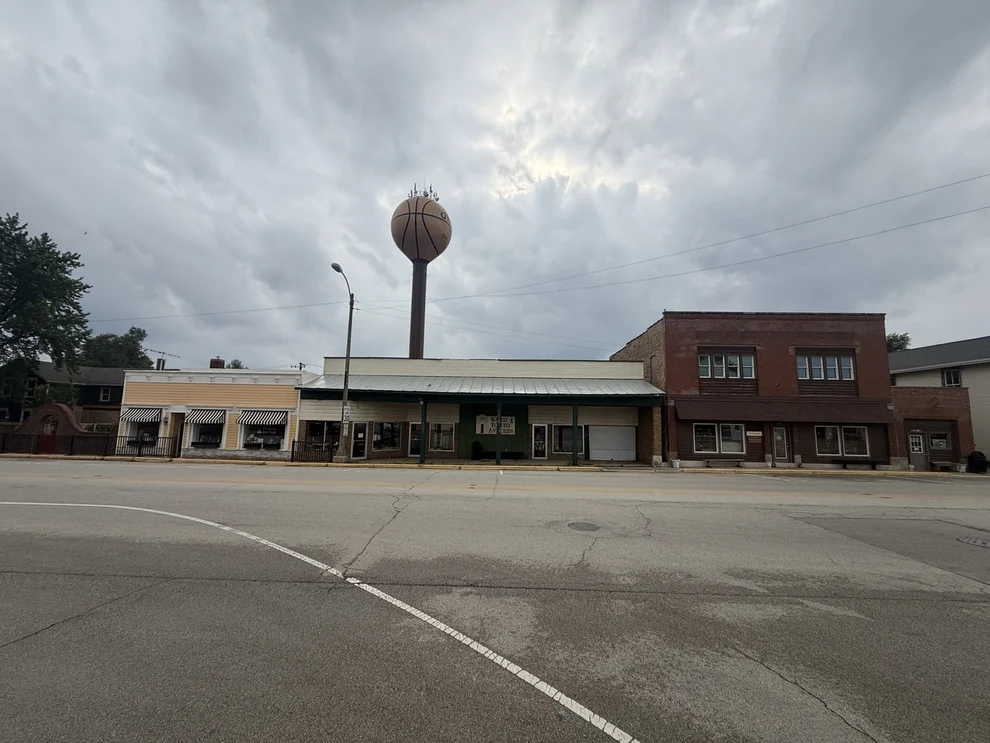 Unit for sale at 9937 Main Street, Hebron, IL 60034