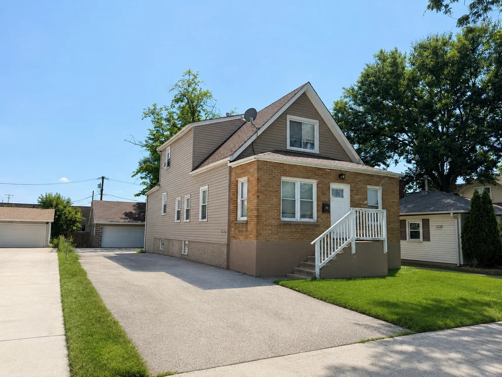 Unit for sale at 8019 46th Street, Lyons, IL 60534