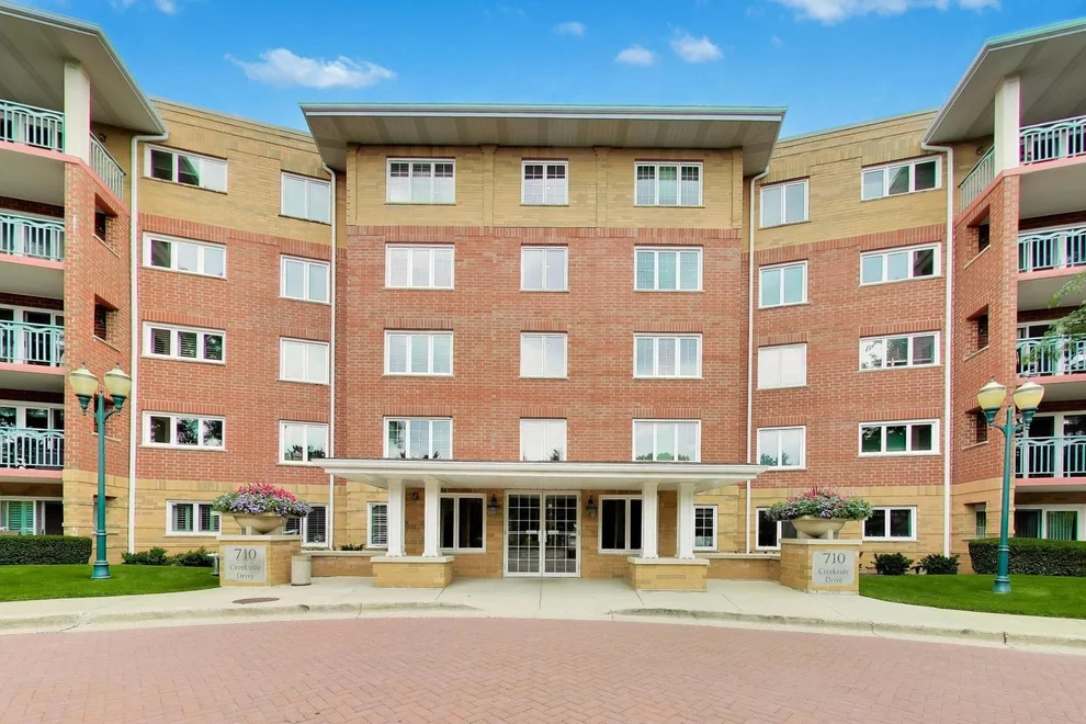 Unit for sale at 710 Creekside Drive, Mount Prospect, IL 60056