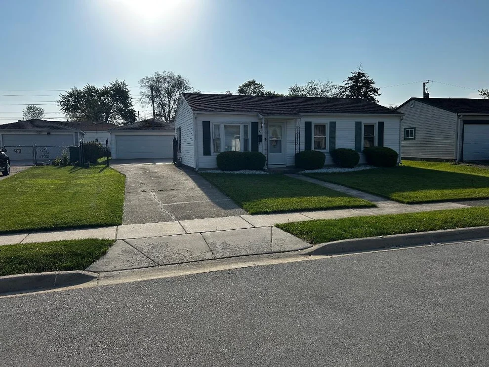 Unit for sale at 411 Kenyon Avenue, Romeoville, IL 60446
