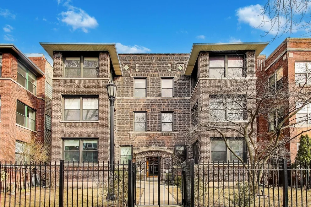 Unit for sale at 4441 N Beacon Street, Chicago, IL 60640