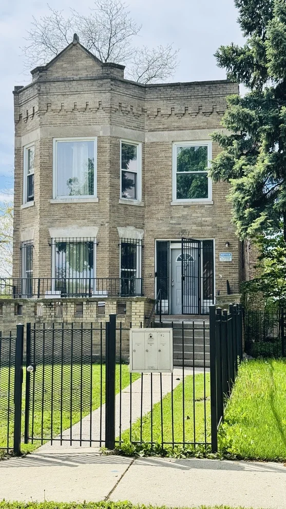 Unit for sale at 4701 W West End Avenue, Chicago, IL 60644