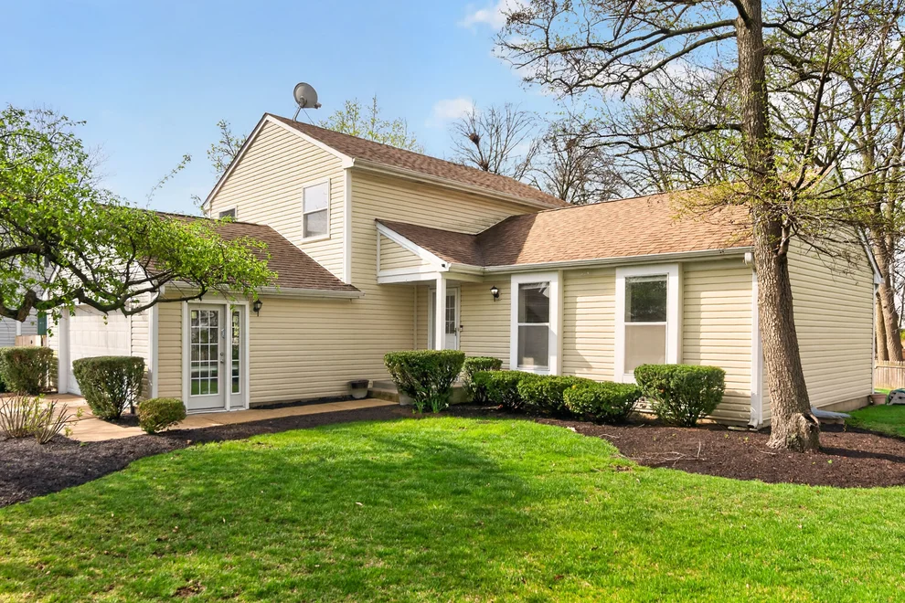 Unit for sale at 460 highland grove Drive, Buffalo Grove, IL 60089