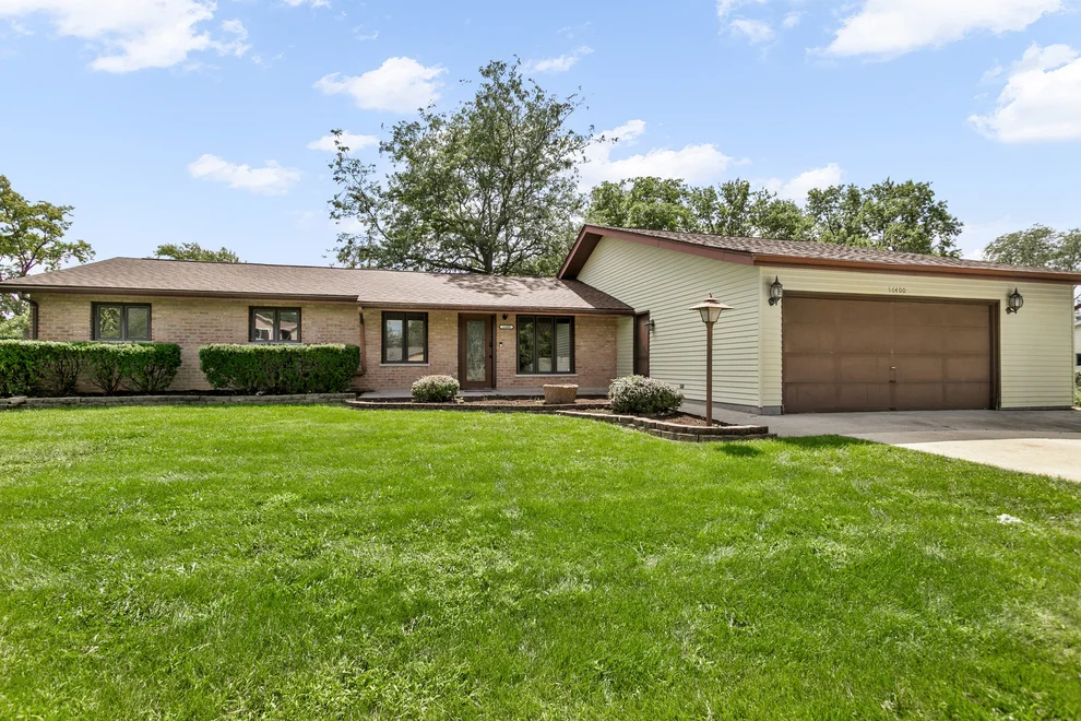 Unit for sale at 16400 Sherwood Drive, Orland Park, IL 60462