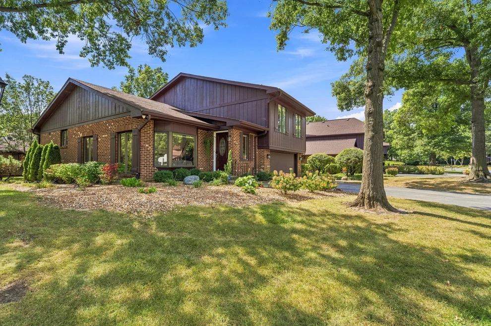 Unit for sale at 11760 S BROOKSIDE Drive, Palos Park, IL 60464
