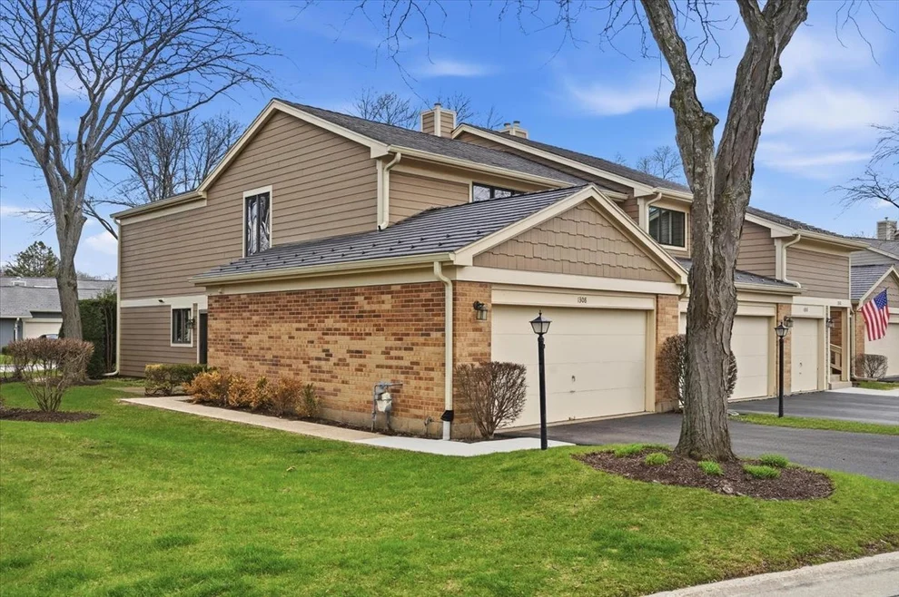 Unit for sale at 1308 Downs Parkway, Libertyville, IL 60048