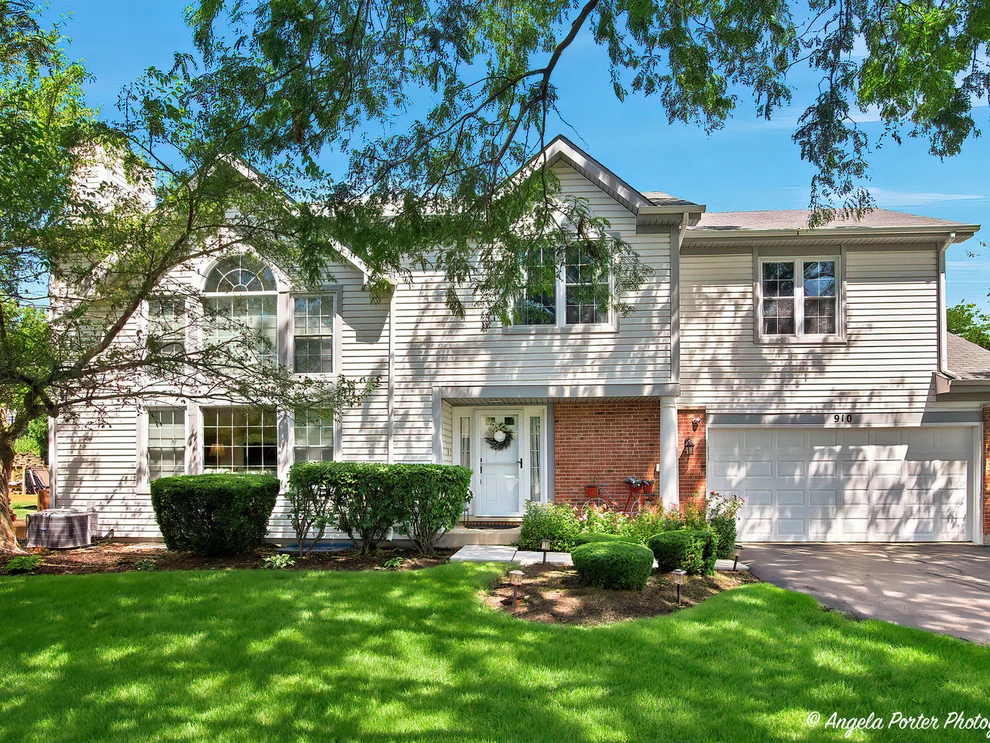 Unit for sale at 910 Sweetflower Drive, Hoffman Estates, IL 60169