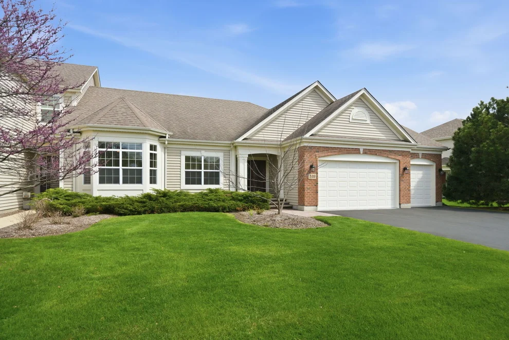 Unit for sale at 109 Valencia Parkway, Gilberts, IL 60136