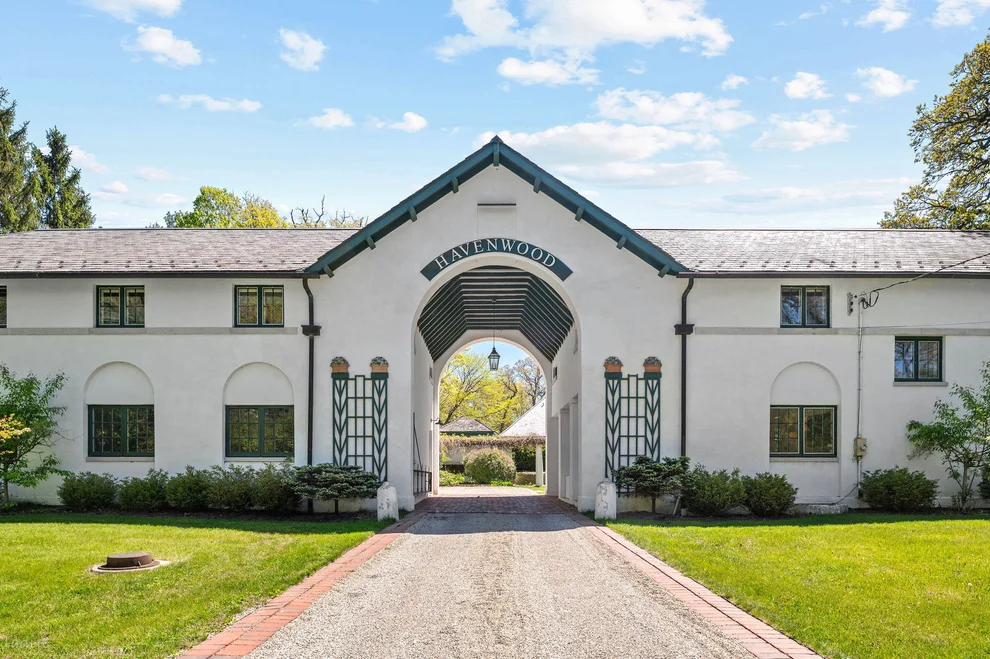 Unit for sale at 955 E Ringwood Road, Lake Forest, IL 60045