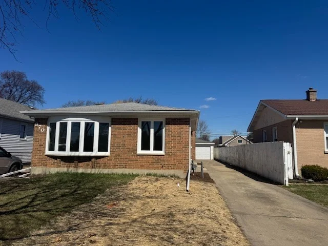 Unit for sale at 870 E Thacker Street, Des Plaines, IL 60016