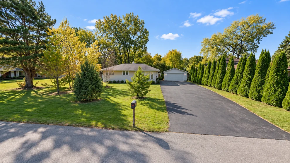 Unit for sale at 7915 W 101st Place, Palos Hills, IL 60465