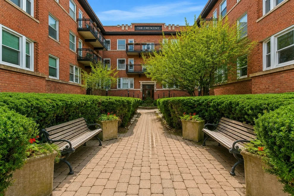 Unit for sale at 845 W BELLE PLAINE Avenue, Chicago, IL 60613