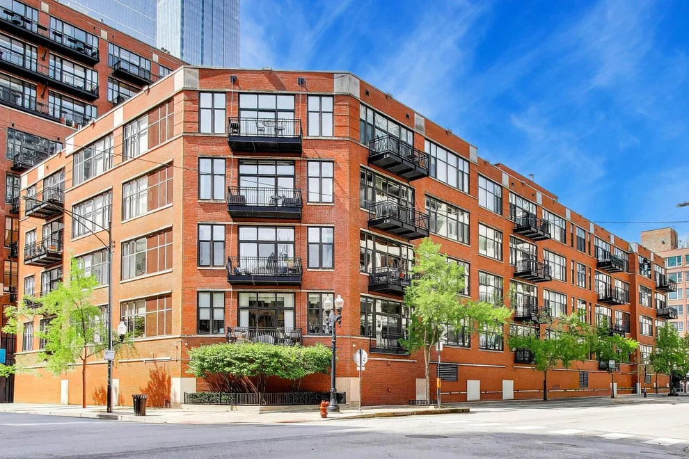 Unit for sale at 333 W Hubbard Street, Chicago, IL 60654