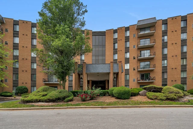 Unit for sale at 700 N Bruce Lane, Glenwood, IL 60425