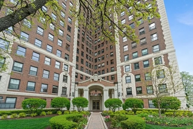 Unit for sale at 5555 S Everett Avenue, Chicago, IL 60637