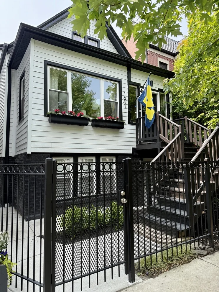 Unit for sale at 1641 W Barry Avenue, Chicago, IL 60657