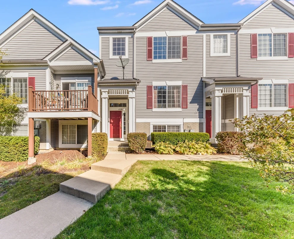 Unit for sale at 122 Enclave Circle, Bolingbrook, IL 60440