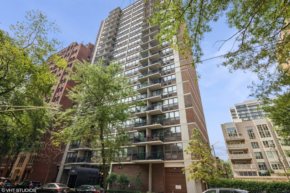 Unit for sale at 2740 N Pine Grove Avenue, Chicago, IL 60614