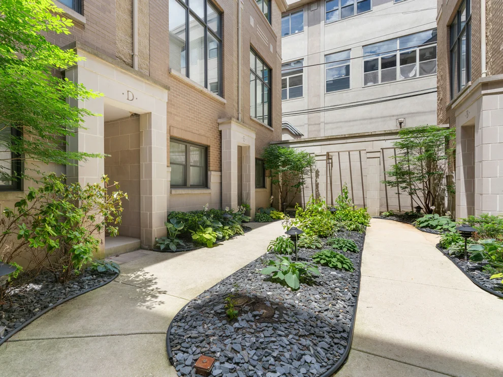 Unit for sale at 2740 N WAYNE Avenue, Chicago, IL 60614