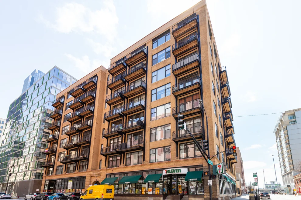 Unit for sale at 625 W Jackson Boulevard, Chicago, IL 60661