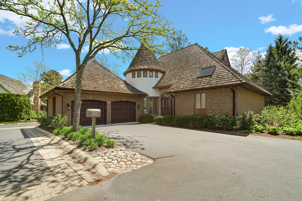 Unit for sale at 968 Coventry Lane, Highland Park, IL 60035