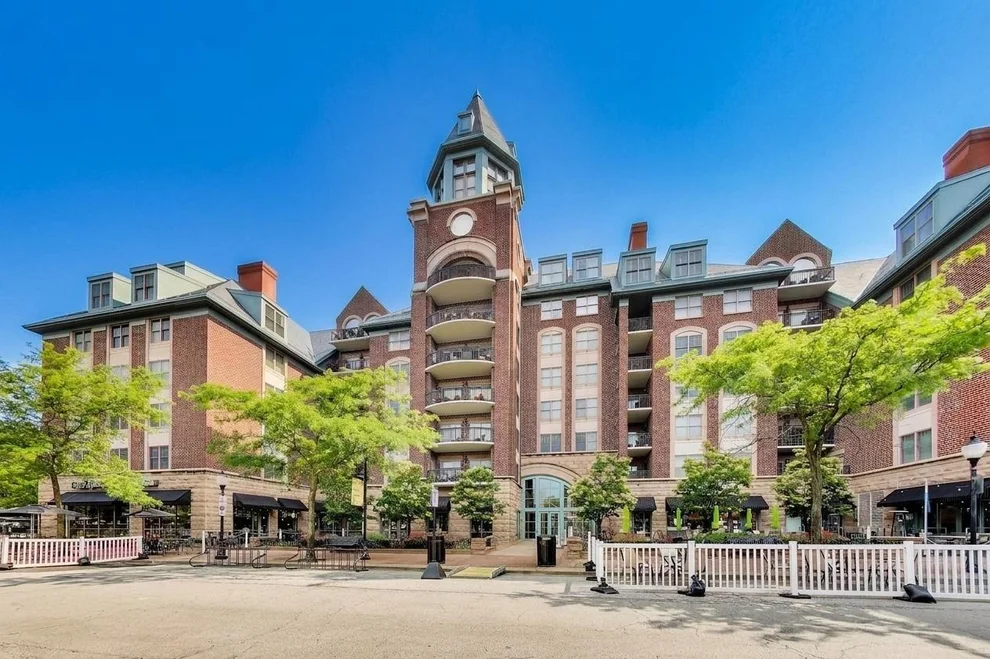 Unit for sale at 44 N VAIL Avenue, Arlington Heights, IL 60005