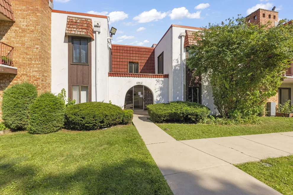 Unit for sale at 743 E Fullerton Avenue, Glendale Heights, IL 60139