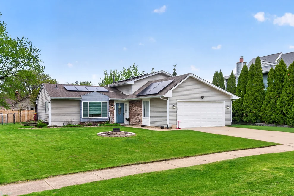 Unit for sale at 870 W Pine Avenue, Roselle, IL 60172