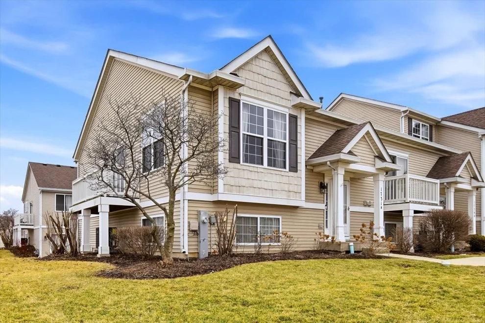 Unit for sale at 1731 Fieldstone Drive N, Shorewood, IL 60404