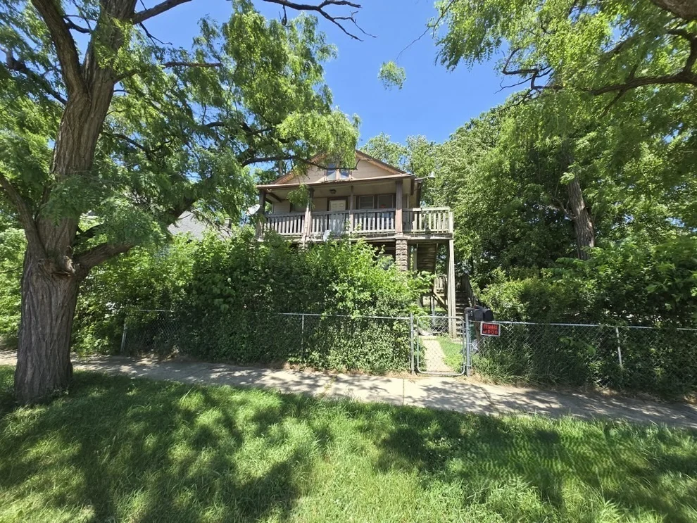 Unit for sale at 630 Belle Court, Phoenix, IL 60426