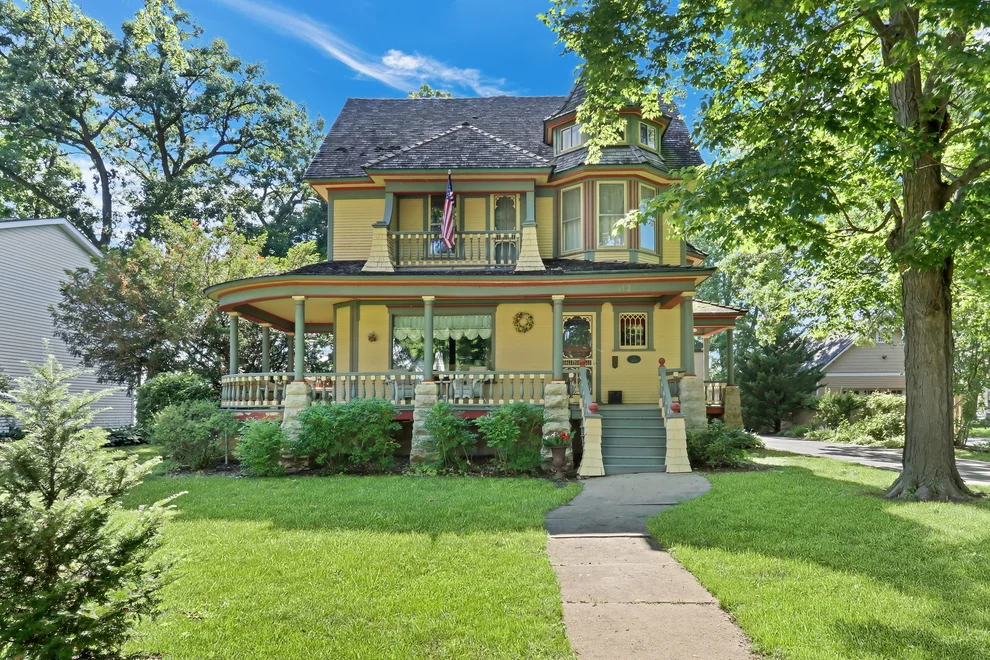 Unit for sale at 112 S Lake Street, Grayslake, IL 60030