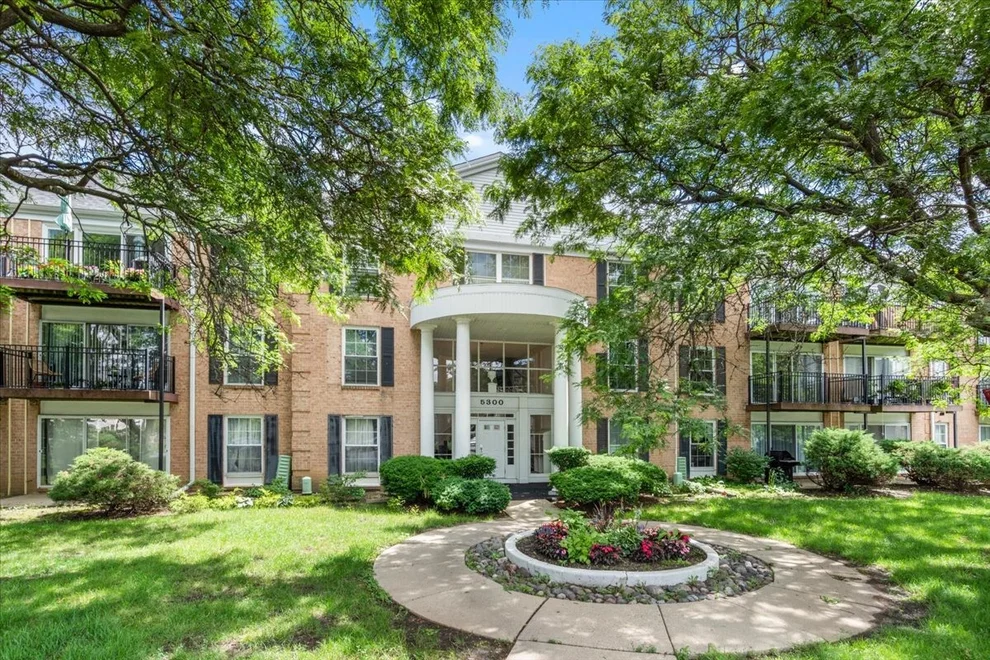 Unit for sale at 5300 Carriageway Drive, Rolling Meadows, IL 60008