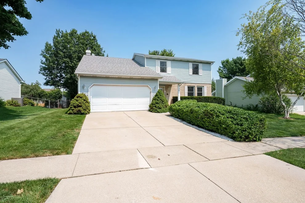 Unit for sale at 39 Aberdeen Way, Bloomington, IL 61704