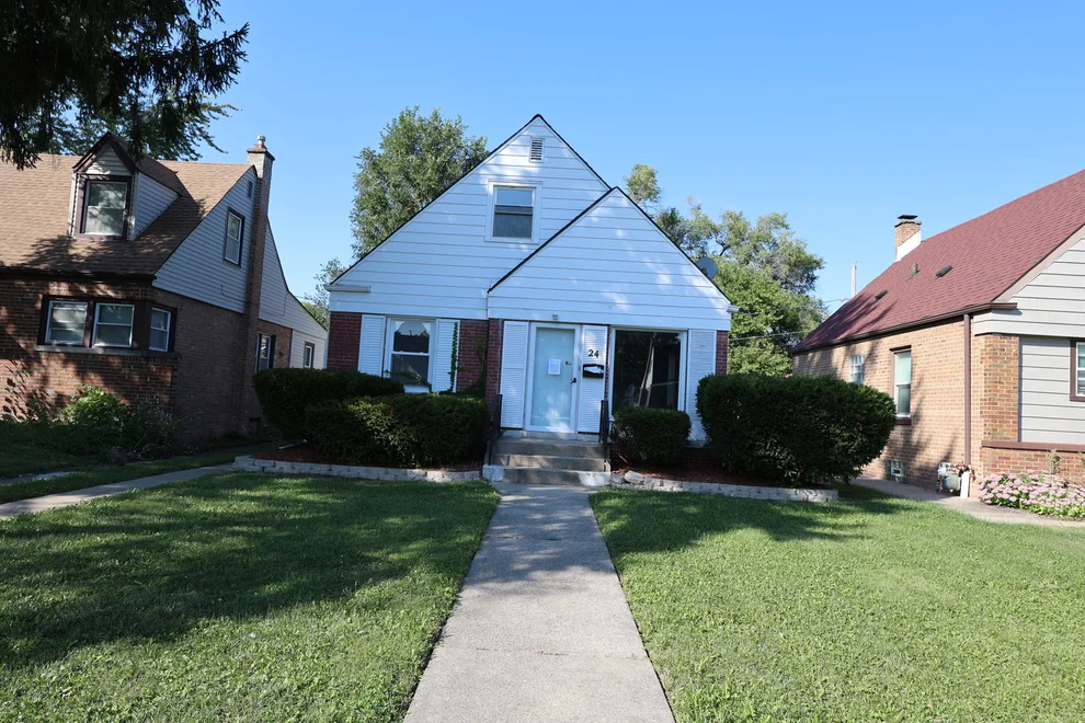 Unit for sale at 24 166th Place, Calumet City, IL 60409