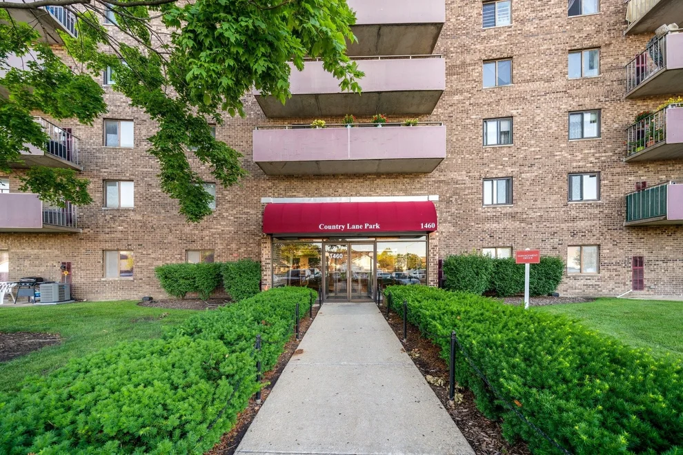 Unit for sale at 1460 Fairlane Drive, Schaumburg, IL 60193