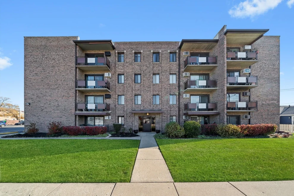 Unit for sale at 7945 S Oketo Avenue, Bridgeview, IL 60455