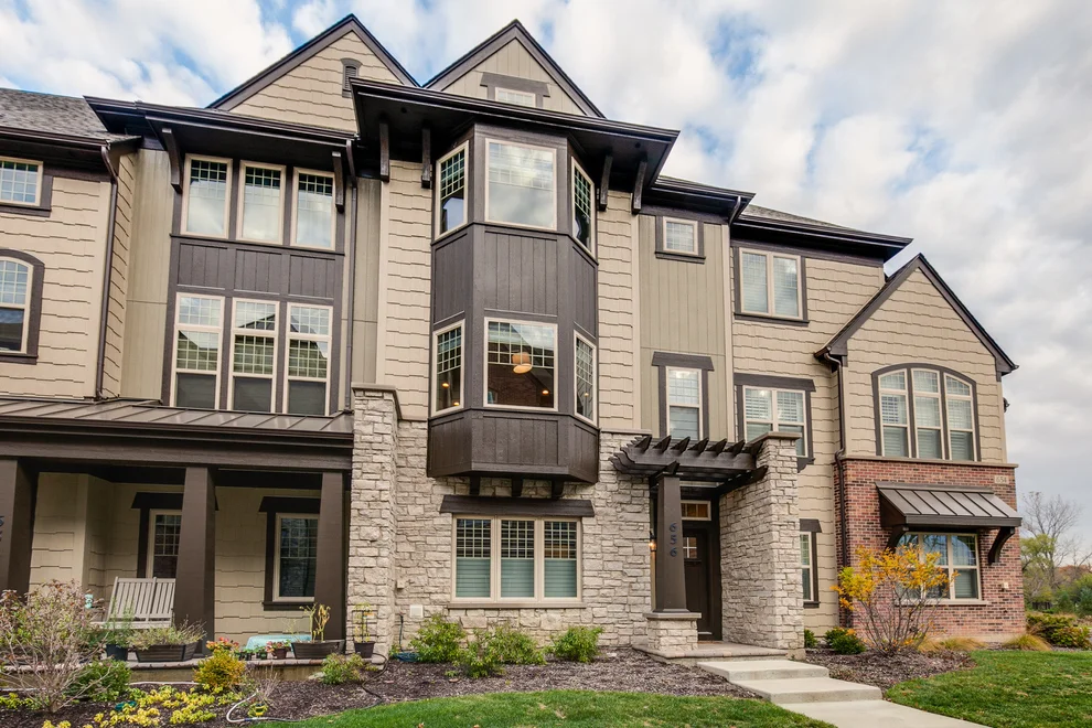 Unit for sale at 656 Parkside Court, Libertyville, IL 60048