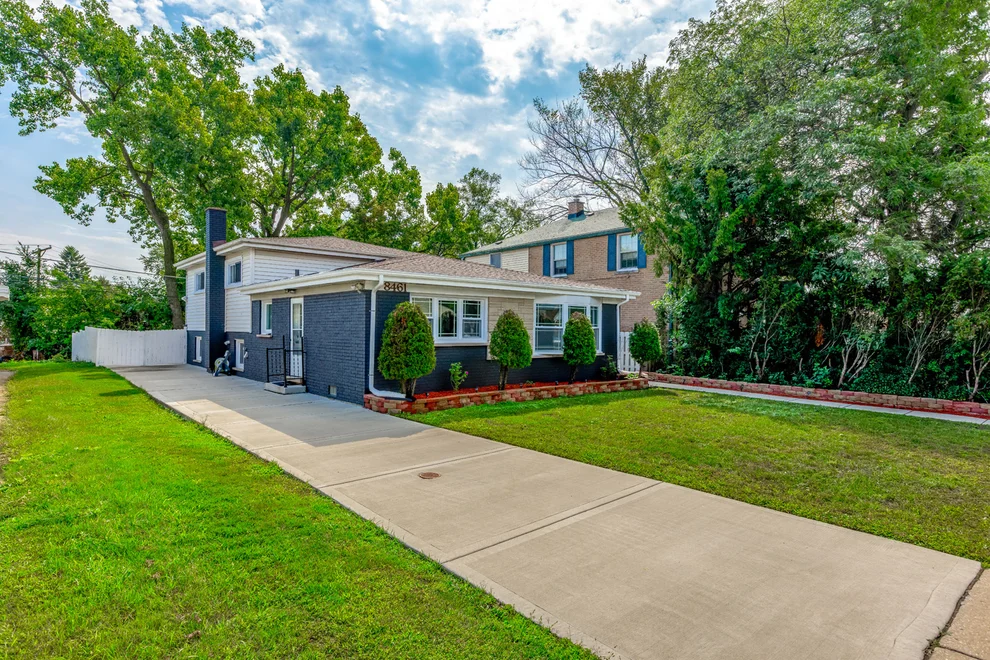 Unit for sale at 8461 GROSS POINT Road, Skokie, IL 60077