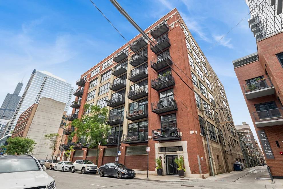 Unit for sale at 843 W Adams Street, Chicago, IL 60607