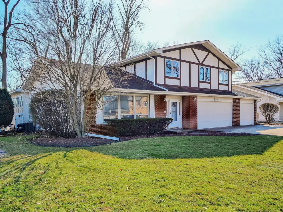 Unit for sale at 1903 E HOPI Lane, Mount Prospect, IL 60056