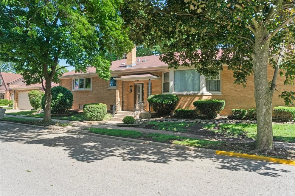 Unit for sale at 418 East End Avenue, Hillside, IL 60162