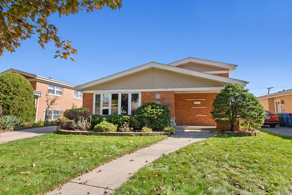 Unit for sale at 10715 Lavergne Avenue, Oak Lawn, IL 60453