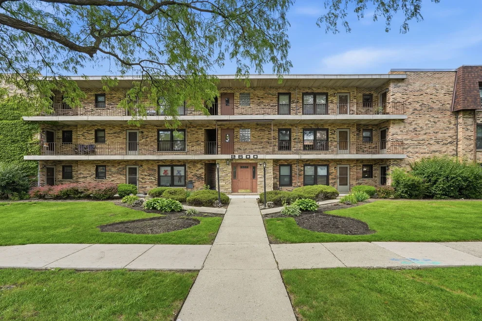 Unit for sale at 2600 OAKTON Street, Park Ridge, IL 60068