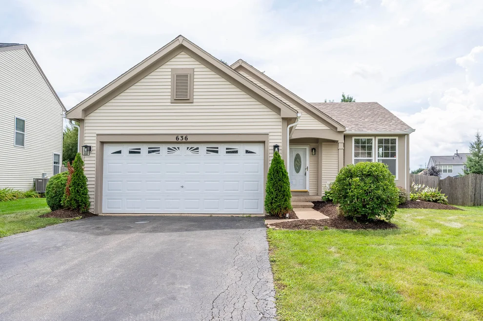 Unit for sale at 636 Hamilton Lane, North Aurora, IL 60542