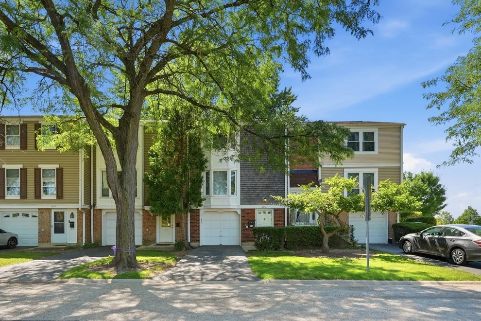 Unit for sale at 1996 Holbrook Lane, Hoffman Estates, IL 60194