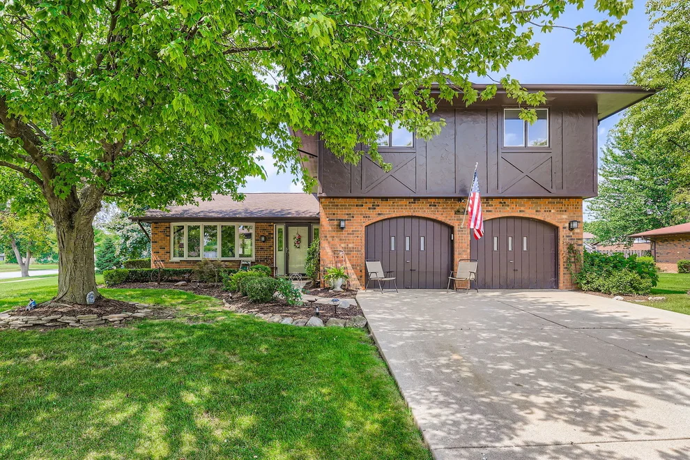 Unit for sale at 136 Caryville Lane, Schaumburg, IL 60193