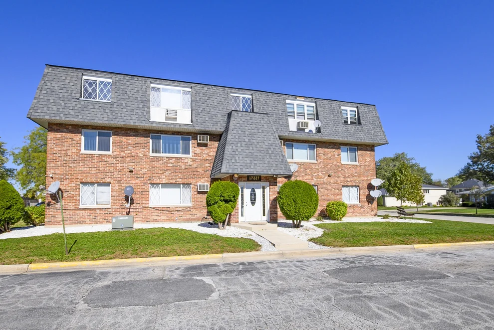 Unit for sale at 17227 71st Court, Tinley Park, IL 60477