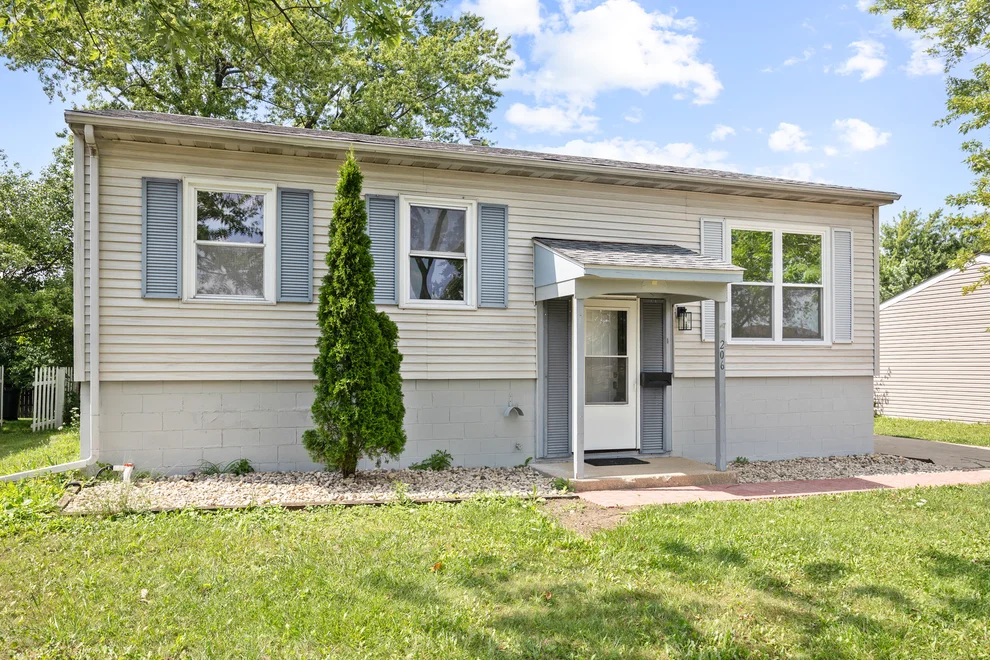 Unit for sale at 206 Ridge Circle, Streamwood, IL 60107