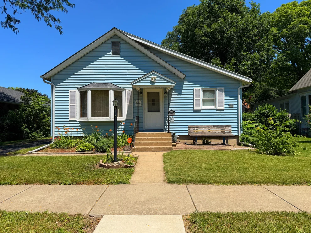 Unit for sale at 204 Court Street, Streator, IL 61364
