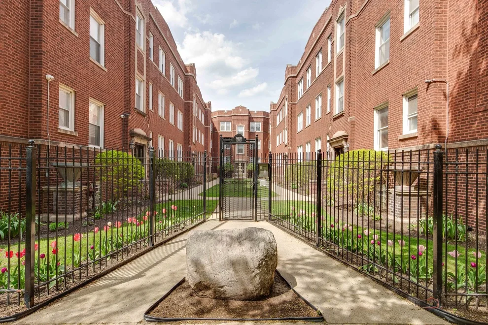 Unit for sale at 1348 W Estes Avenue, Chicago, IL 60626